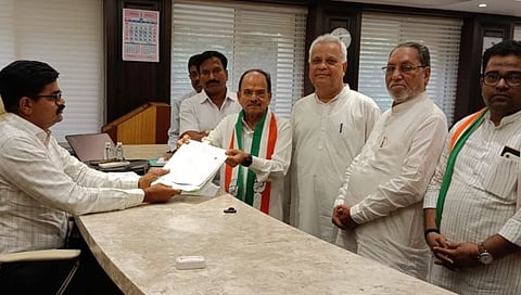 कोकण पदवीधर मतदारसंघातून काँग्रेस पक्षातर्फे रमेश किर यांचा उमेदवारी अर्ज दाखल