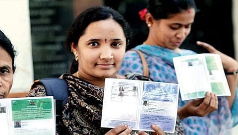 शुभ्र शिधापत्रिकाधारकांना मोफत आरोग्य योजनेचे लाभ