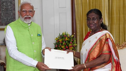 नरेंद्र मोदींनी दिला पंतप्रधान पदाचा राजीनामा; १७ वी लोकसभा विसर्जित करण्याची शिफारस