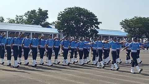 सांबरा येथील हवाई प्रशिक्षण केंद्रात कसरती सादर करताना अग्निवीर