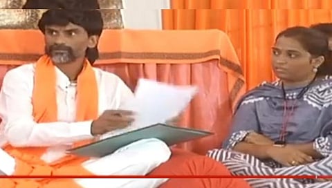 मनोज जरांगेंची तहसीलदारांनी घेतली भेट; उपोषण सोडण्याची केली विनंती