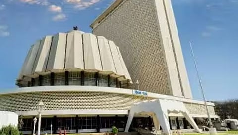 विधान परिषद निवडणुकीत मतांची फाटाफूट; रिक्त ११ जागांसाठी होणार मतदान?