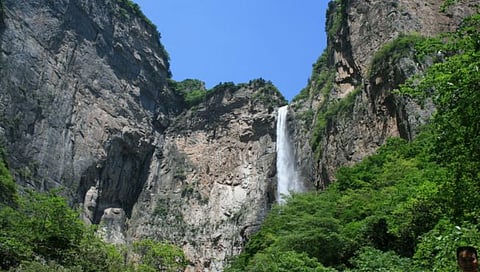 चिनच्या बनावट धबधब्याचे रहस्य उघडकीस