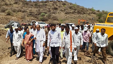 धुळे: गोताणे येथील ४ तलावांची कामांची खासदार शोभा बच्छाव, आमदार कुणाल पाटील यांनी पाहणी केली.