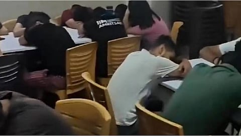 वस्तीगृहात योग्य सुविधा मिळत नसल्याने विद्यार्थांनी अनोख्या पद्धतीने आंदोलन केले आहे.