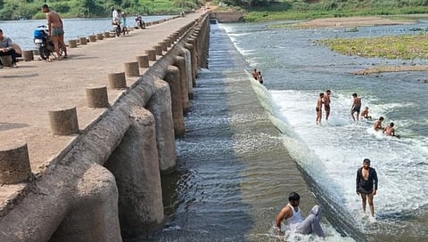 राजापूर बंधाऱ्यातून 1 हजार 200 क्युसेक्स विसर्ग सुरू