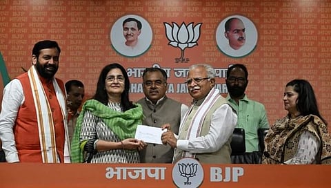 हरियाणातील काँग्रेस आमदार किरण चौधरी यांनी मुलीसह भाजपमध्ये प्रवेश केला.