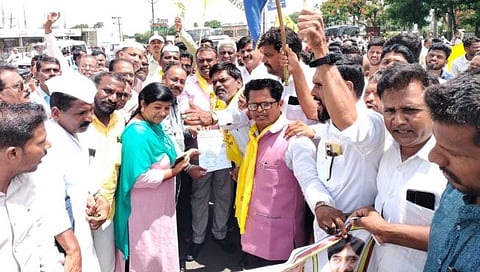 पैठण येथे हाके यांच्या आंदोलनाला पाठिंब्यासाठी रास्ता रोको