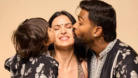 हार्दिक पांड्या नताशा आणि मुलासमवेत