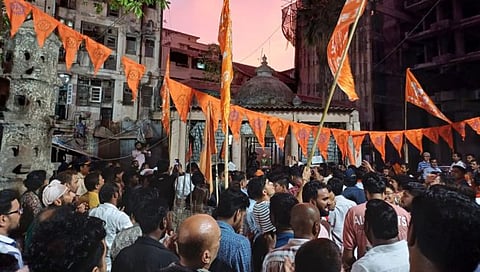 गिरगावातील विठ्ठल रुक्माई मंदिरात महाआरती करण्यात आली.