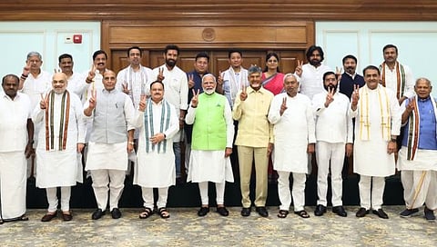 कंगनाने नरेंद्र मोदी यांचा ग्रुप फोटो शेअर केला आहे