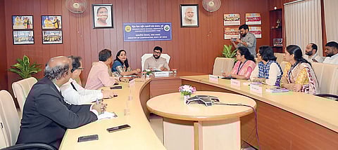 समृद्धीसाठी सहकाराने घेतलेल्या पुढाकाराची दखल घेत काम करा: मोहोळ यांची अपेक्षा