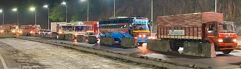 पुणे-मुंबई द्रुतगती मार्गावर वाहतूक कोंडी