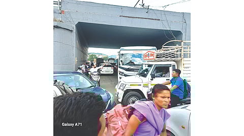 कामशेत पूल असून सोय नसून खोळंबा