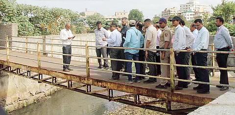 आयुक्तांकडून नालेसफाईची पाहणी; उर्वरित कामे पावसाळापूर्वी पूर्ण करण्याच्या सूचना