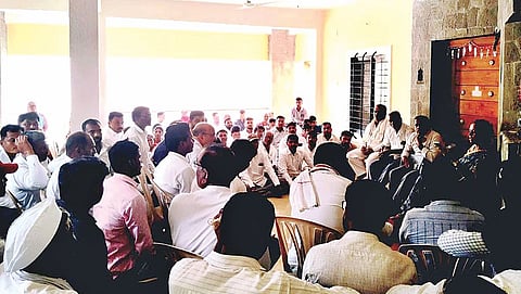 सामनगावच्या ग्रामस्थांचा पाण्यासाठी टाहो; ढोरा खोलीकरण बंद पाडल्याने अस्वस्थता