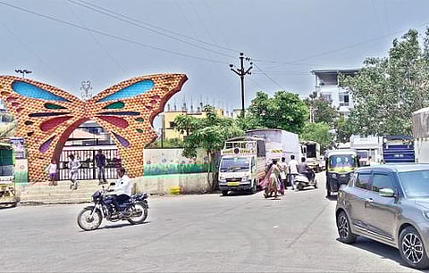 प्रभू श्री रामचंद्र उद्यानाला अवैध पार्किंगचा विळखा; सुरक्षेचा प्रश्न ऐरणीवर