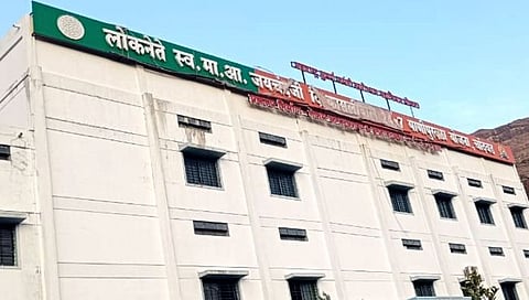 चांदवड : शहरासाठी मंजूर करण्यात आलेल्या २४/७ या योजनेचा जलशुद्धीकरण प्लांट. (छाया : सुनील थोरे)