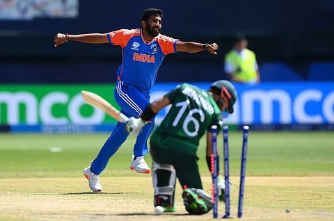 पाकिस्तानविरुद्धच्या सामन्यात जसप्रीत बुमराह याने केवळ १४ धावा देत तीन बळी घेतले.