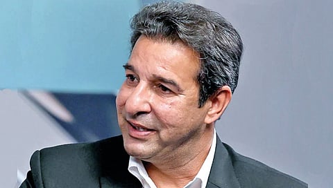 खेळाडूंना घरी बसवण्याची वेळ; अक्रमचा संताप