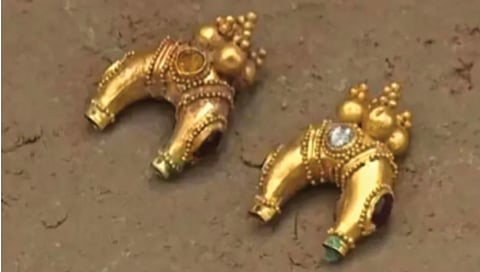 कझाकस्तानात 2 हजार वर्षांपूर्वीच्या सोन्याच्या दागिन्यांचा शोध