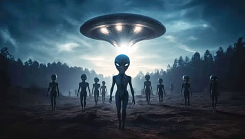 एलियन्स तर कधीच पृथ्वीवर मुक्कामी आलेत!