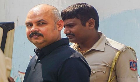 स्वाती मालीवाल हल्ला प्रकरणातील संशयित आरोपी बिभव कुमार यांच्या न्यायालयीन कोठीडत आज (दि.१५) दिल्लीतील तीस हजारी न्यायालयाने २२ जूनपर्यंत वाढ केली आहे.