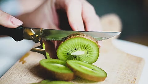 किवी फळात असतात अनेक आरोग्यदायी गुण