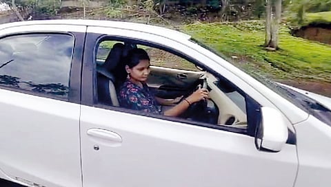 रील्स तयार करताना कार कोसळली दरीत; तरुणी ठार