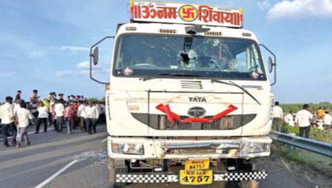 सोलापूर : ट्रकखाली चिरडून 6 महिलांचा मृत्यू