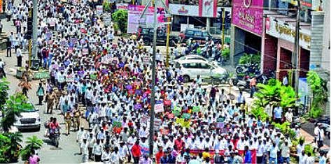 कोल्हापूर : नागपूर-गोवा शक्तिपीठ महामार्गाच्या विरोधात विराट मोर्चा (छाया : अर्जुन टाकळकर)