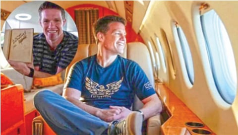 विमानाने वाजतगाजत आणले 11 कोटी रुपयांचे पुस्तक!