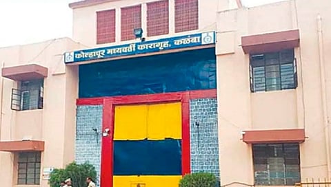 kalamba jail : प्रशासनाला नाही लाज; कैद्यांना चढलाय ‘माज’!