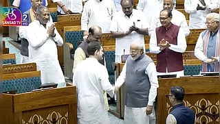 pm modi and rahul gandhi shakehands