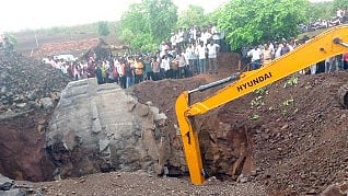 Nashik: Husband and wife died after being buried in the soil of a well