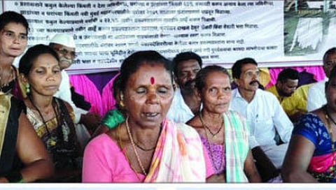 Morbe project victims protest at the dam