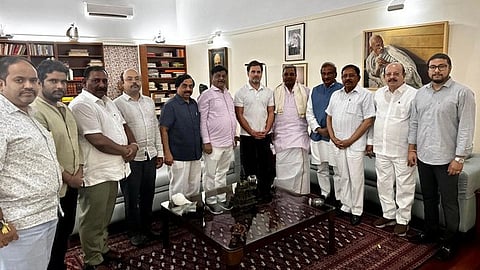 Karnataka Congress Official's Meets Rahul Gandi in Delhi
