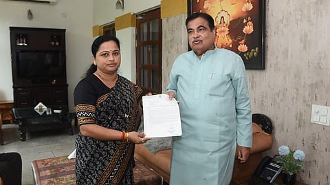Pratibha Dhanorkar meets Nitin Gadkari