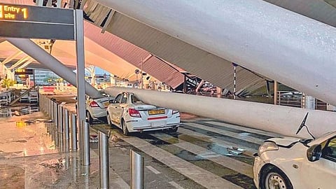 दिल्ली विमानतळावर लोखंडी छत कोसळून 1 ठार, 6 जखमी