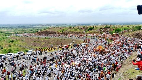 Pune: Saint Tukaram Maharaj's palanquin crosses Roti Ghat