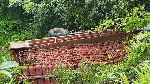 Raigad: nitrogen gas tanker fell into a 70 feet ravine in Kashedi Ghat