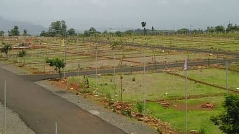 Another opportunity to regularize constructions in Gunthewari