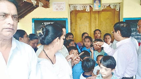 Raut's criticism of Minister Kesarkar: Inspection of the collapsed school in Sawantwadi