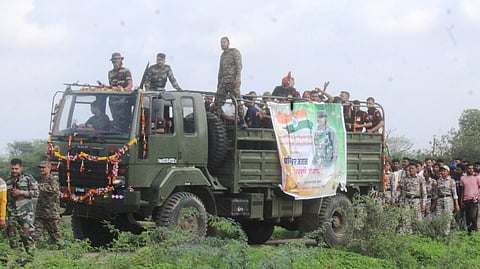 Martyr Praveen Janjal was cremated with state honors