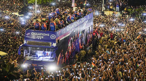 Mumbai crowd For team india Welcome After Worldcup