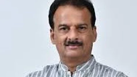 माजी नगरसेवक मनोहर डुंबरे