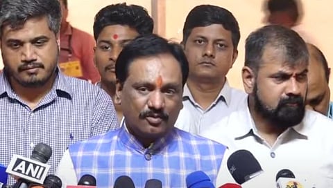 Opposition leader Ambadas Darve criticized the government