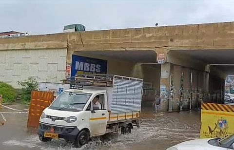 Kolhapur Flood: Traffic of four wheelers and heavy vehicles started from Tawde Hotel