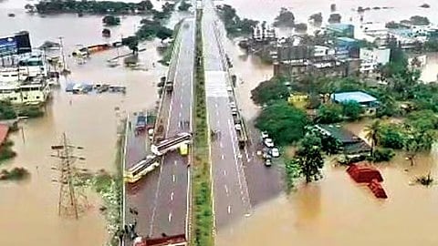 A flood warning device