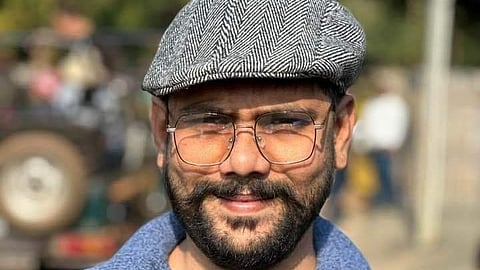 A young man died in a collision with a speeding truck on the Dhule-Solapur road